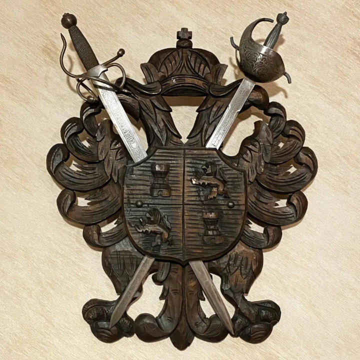 دیوارکوب نشان سلطنتی